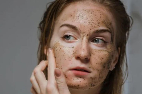 The Benefits of Coffee for Your Skin: How to Incorporate it into Your Skincare Routine