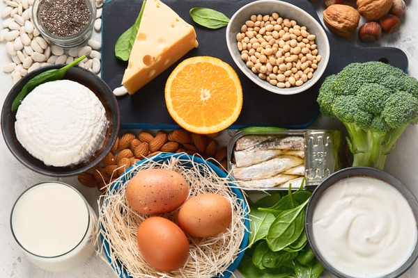 The Role of Calcium and Vitamin D in an Osteoporosis Diet The Role of Calcium and Vitamin D in an Osteoporosis Diet