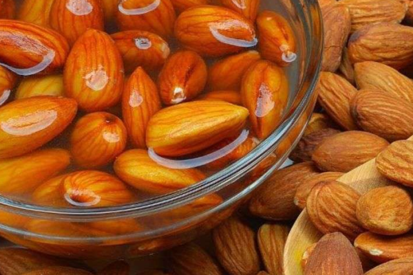 6 Benefits of Soaked Almonds 6 Benefits of Soaked Almonds